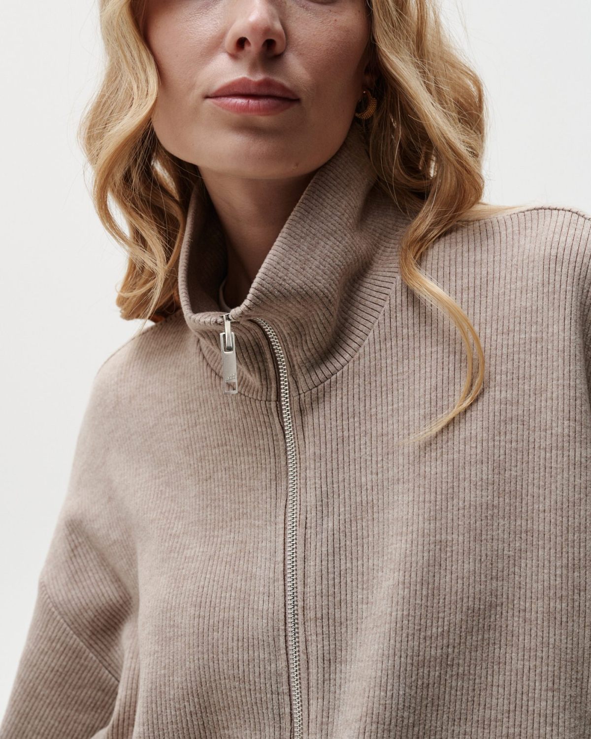 Джемпер на молнии с воротником-стойкой Nikasport, 2W4SW314E1-25BGE/MLG67, цвет бежевый