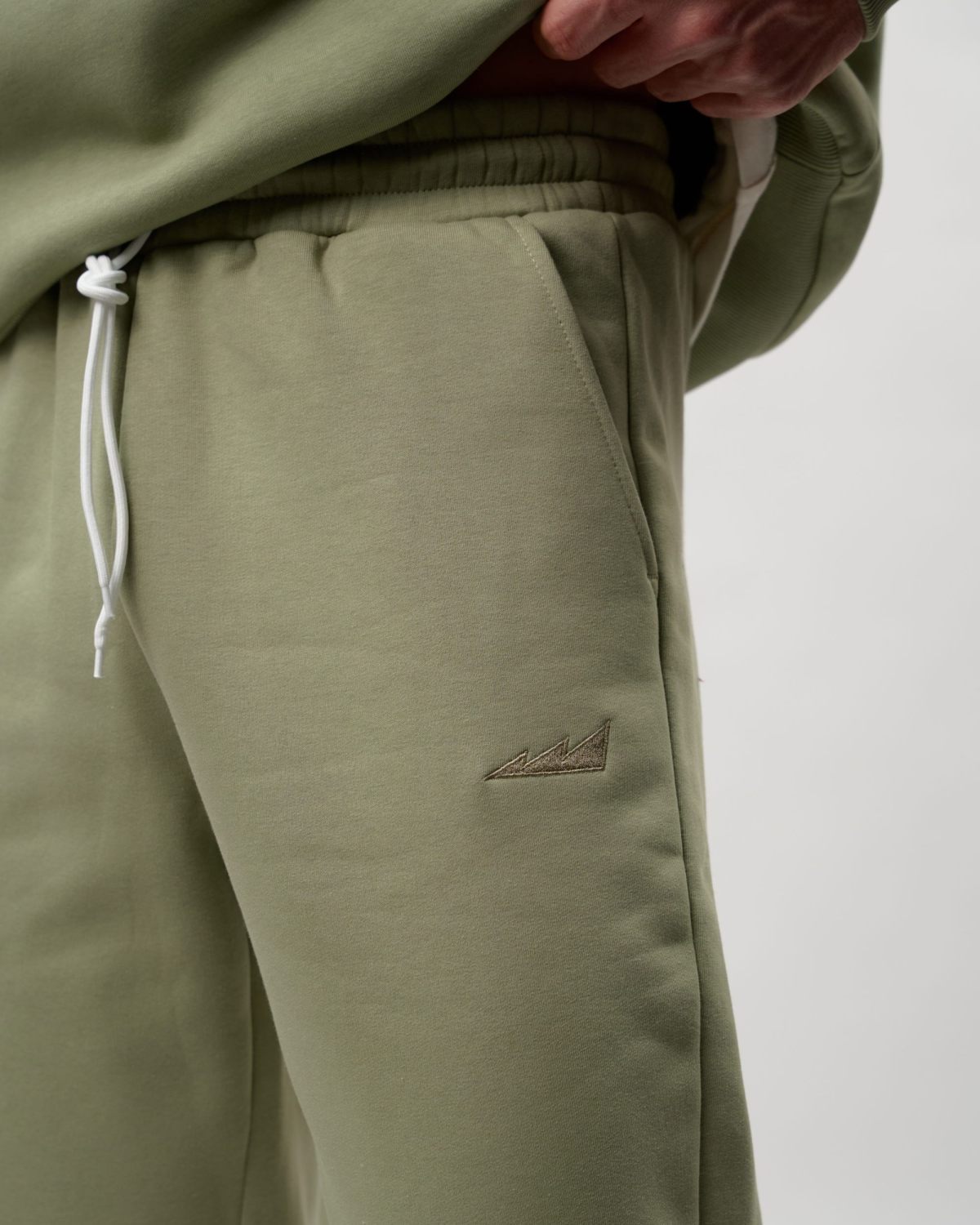 Утепленные брюки джоггеры Classic Nikasport, CL54-M11-OLV, цвет оливковый