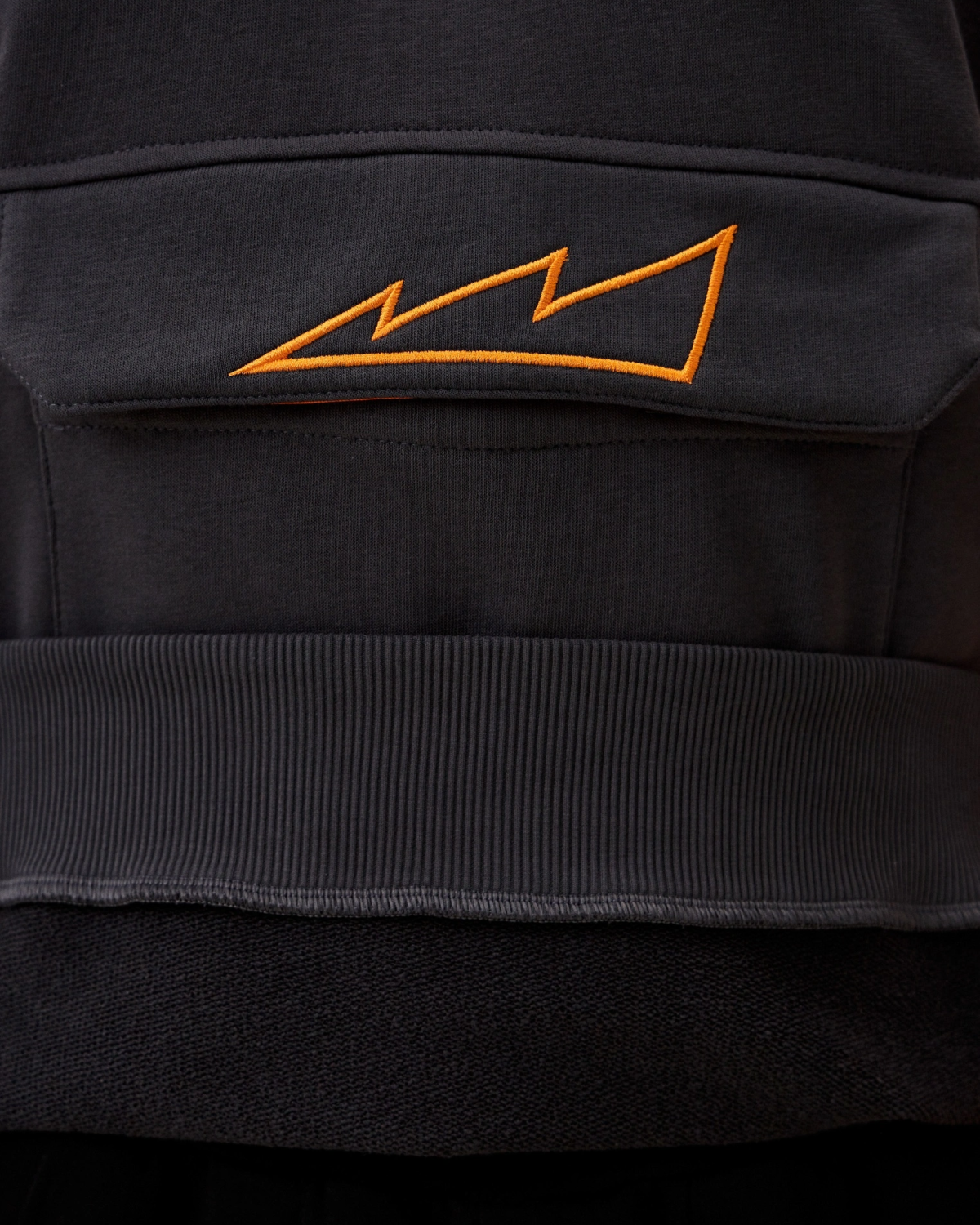 Худи с накладным карманом Beige & Grey Nikasport, BG29-M92-DRK/GRY/ORG, цвет темно-серый + оранжевый